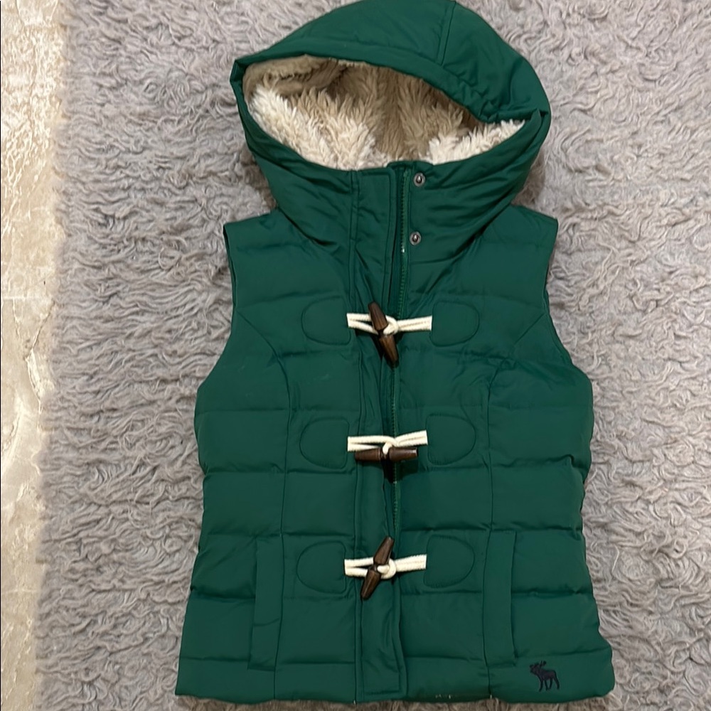 Cozy Green Hooded Vest with Sherpa lining